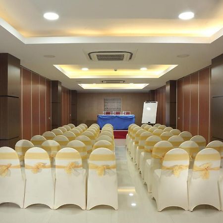 Horison Express Sentani Hotel Jayapura Eksteriør billede