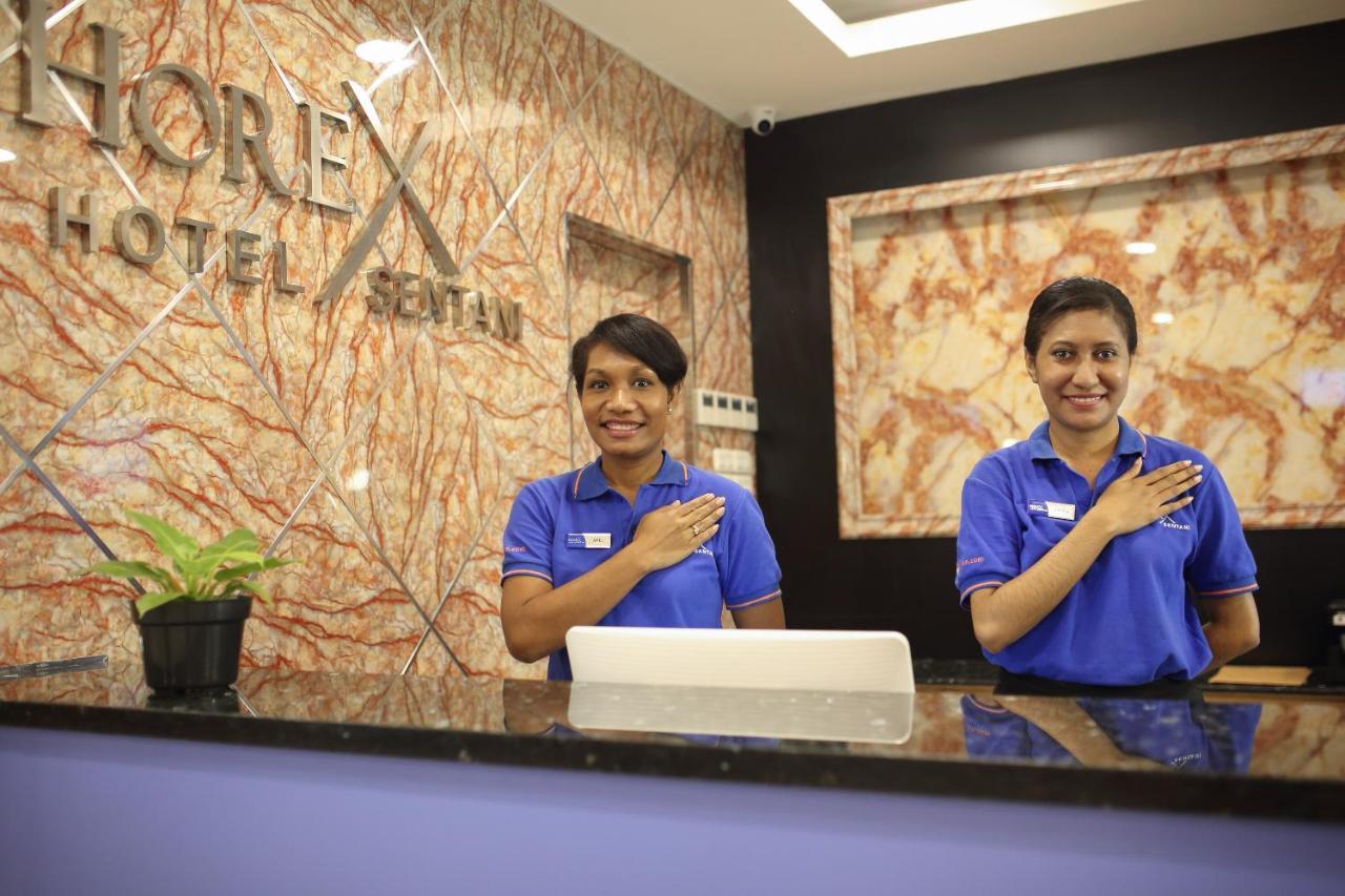 Horison Express Sentani Hotel Jayapura Eksteriør billede