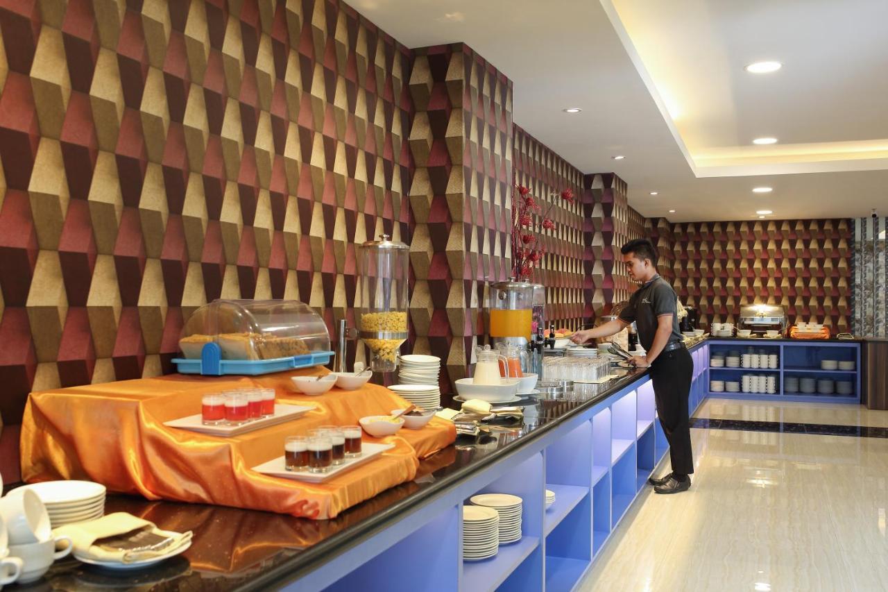 Horison Express Sentani Hotel Jayapura Eksteriør billede