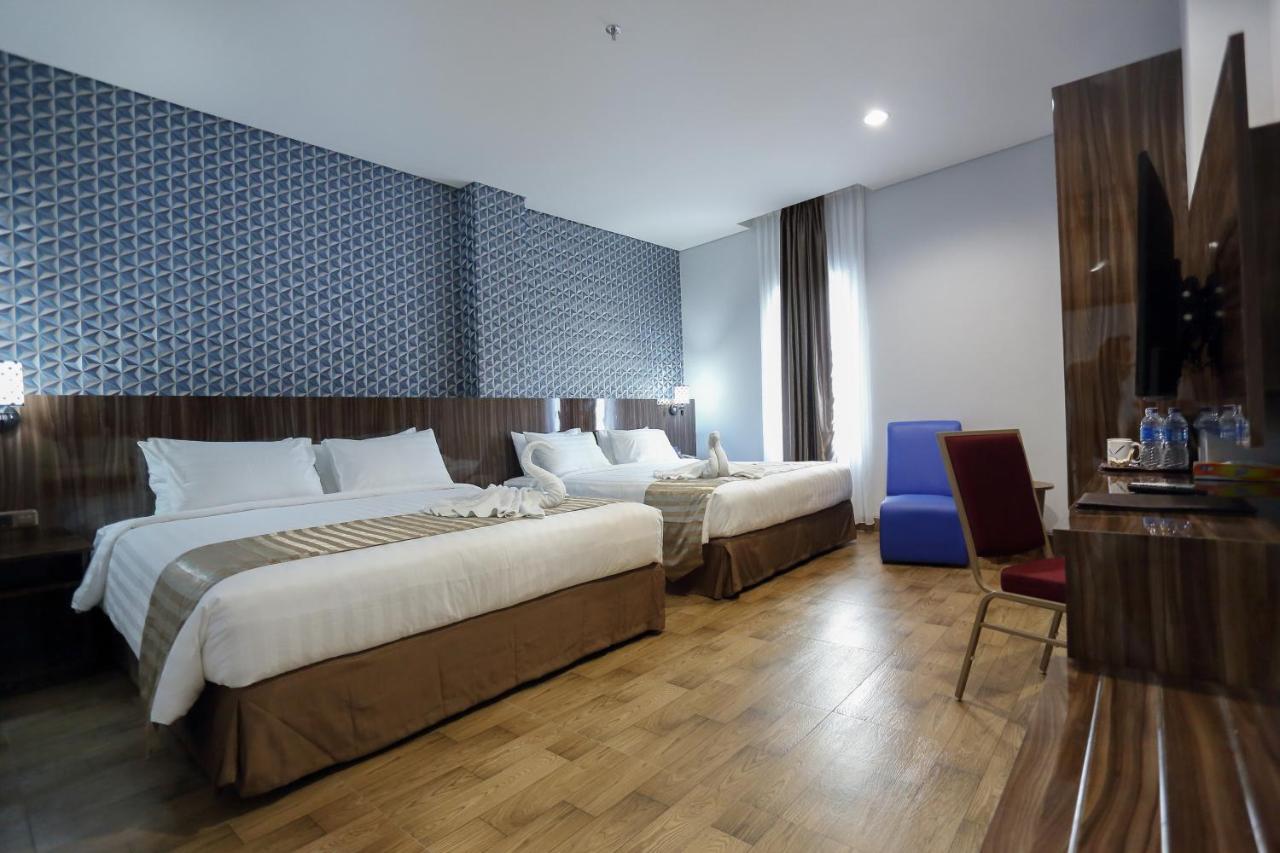 Horison Express Sentani Hotel Jayapura Eksteriør billede